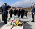 Kryeparlamentari Veseli vizitoi Kompleksin Memorial Adem Jashari në Prekaz dhe bëri homazhe në varrezat e dëshmorëve