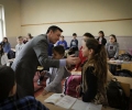 Kryetari Veseli uron nxënësit dhe mësimdhënësit, me rastin e fillimit të vitit të ri shkollor